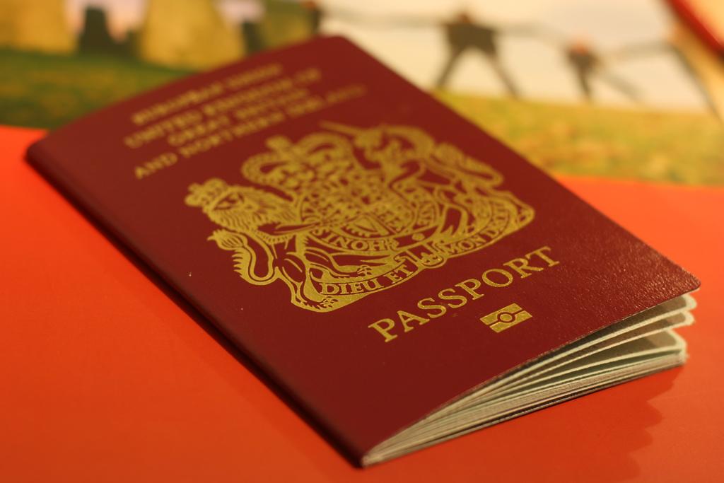 Le nouveau passeport britannique sera bleu… blanc rouge !