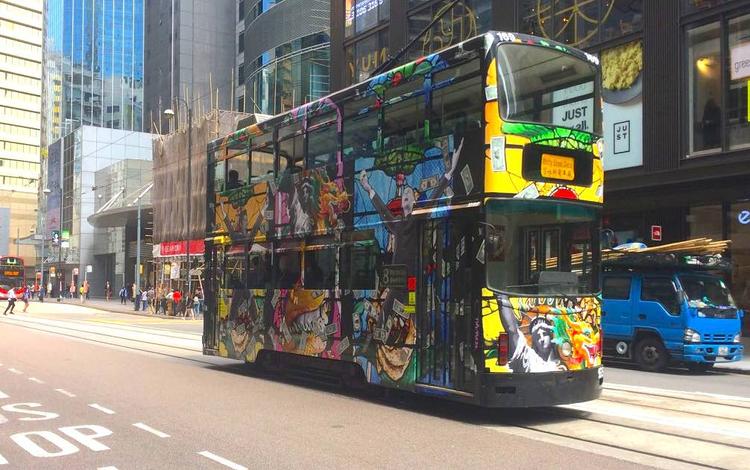 Tramway Hong Kong Street art Le mouvement Power and Love