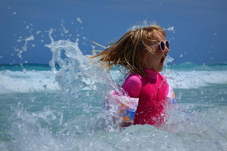 Enfants en vacances au soleil