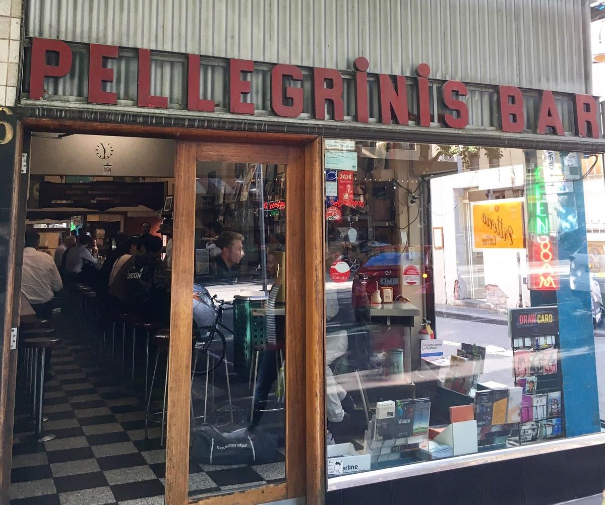 Pellegrini's restaurant italien mythique Melbourne Australie nonna pizza lasagne lieu historique café expresso