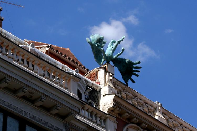 statue madrid