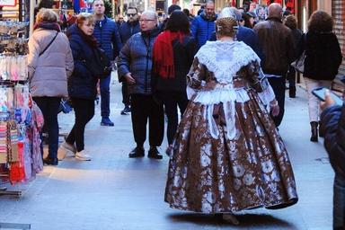 Fallera por un día dans les rues de Valencia