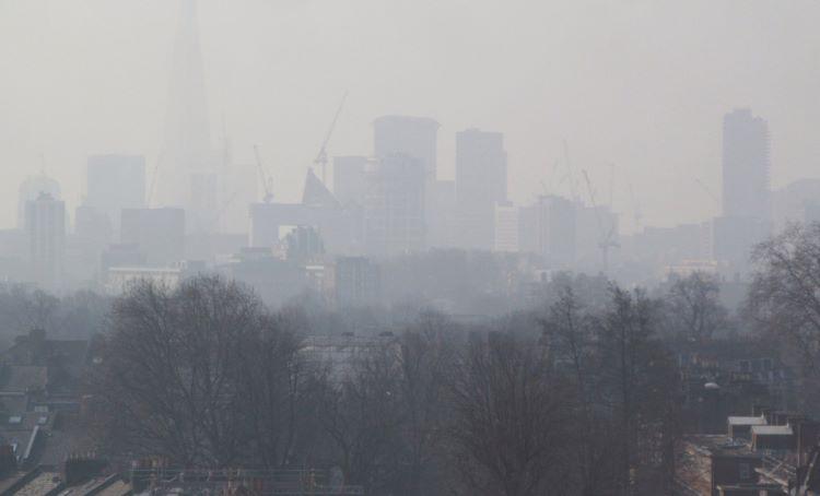 Pollution Londres route dépasse limite légale annuelle Royaume-Uni 