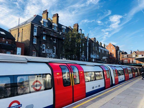 Metro Londres retard ligne underground TFL transports Tube