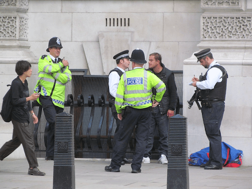 police Londres fouilles contrôles d'identité 