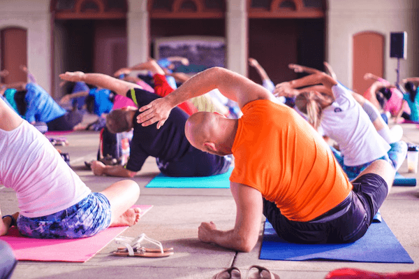 yoga musée histoire naturelle Londres sous grande lune été juillet août