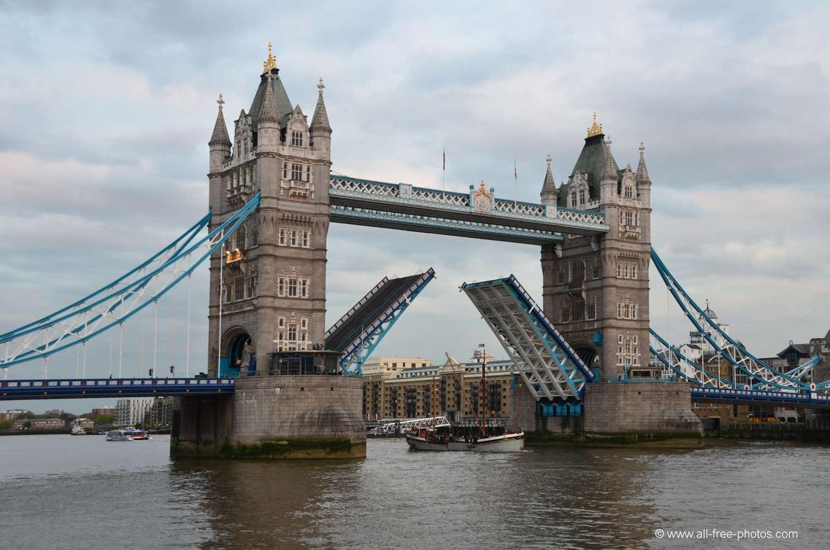 tower bridge - anniversaire - 125 ans - londres - fête