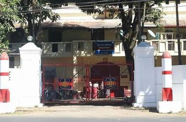 L'entrée de la prison de Mawlamyine en Birmanie