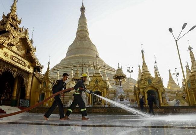 La crise du coronavirus frappe de plein fouet le tourisme en Birmanie, comme ici à la pagode Schwedagon