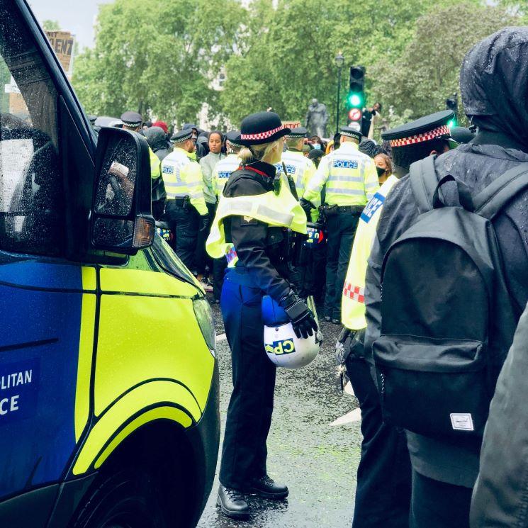 police racisme Angleterre enquête