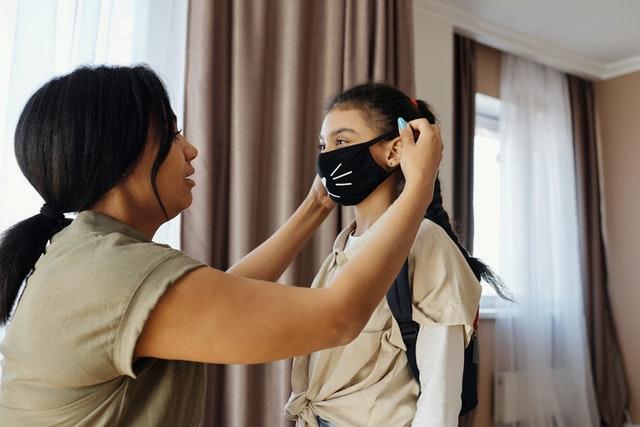 mère enfant masque école coronavirus 