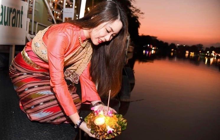 Celebrer Loy Krathong Thailande