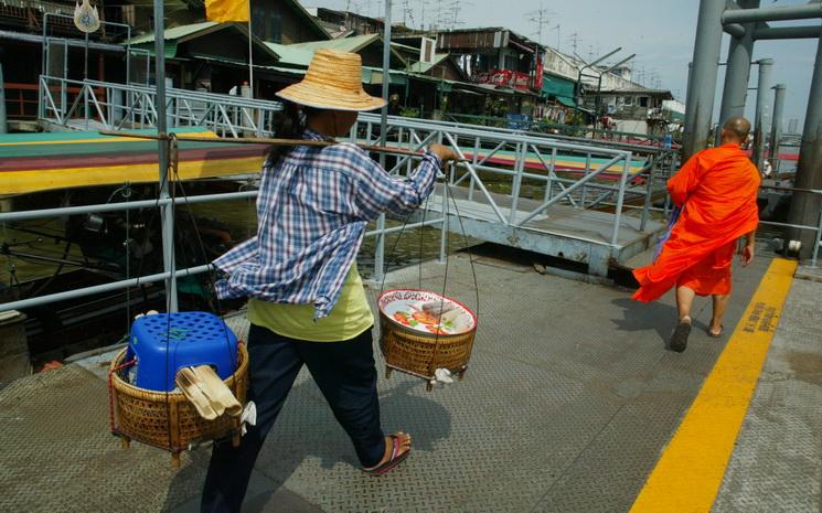 La junte chasse les vendeurs ambulants des rues de Bangkok