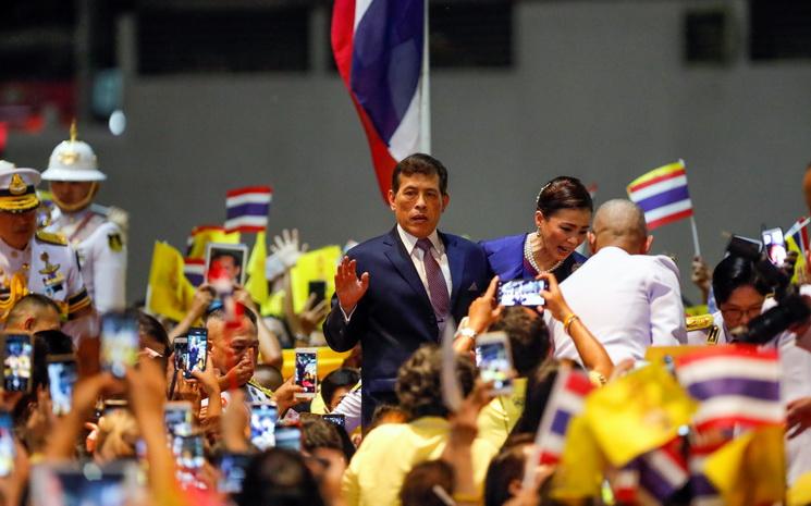 Inauguration d'une ligne de metro a Bangkok par le roi de Thailande