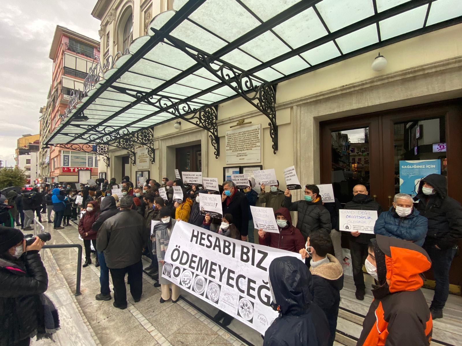 commerçants Istanbul manifestation ouverture des bars restaurants