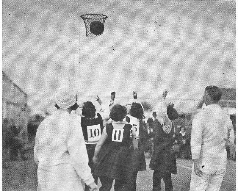 Une vieille photo d'un match féminin de Netball