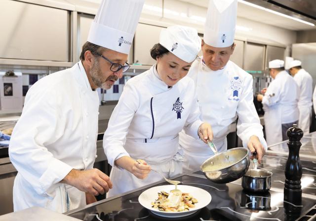 Le Cordon Bleu Paris Chef Caussimon Etudiante Chef Briffard Cuisine_0