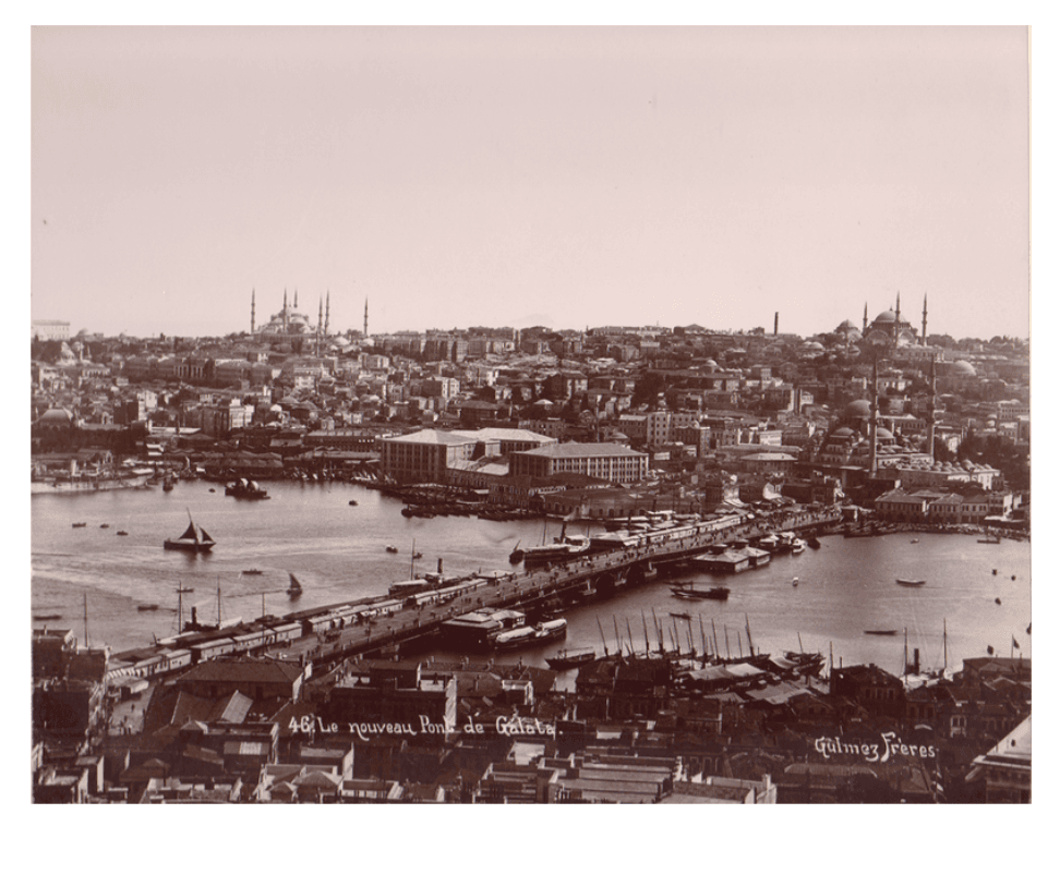 Photographie des Frères Gülmez réalisée vers 1875 à Istanbul, vue sur le pont de Galata