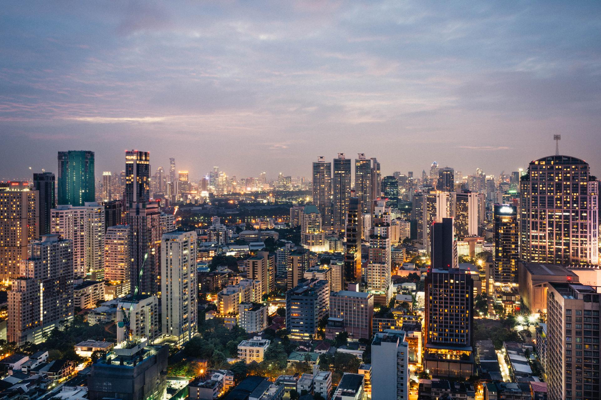 panorama bangkok avec ses immeubles 