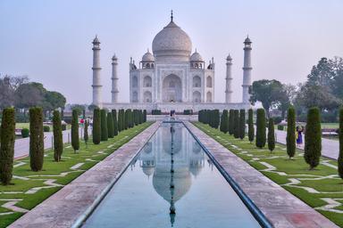 Le Taj Mahal au lever du soleil