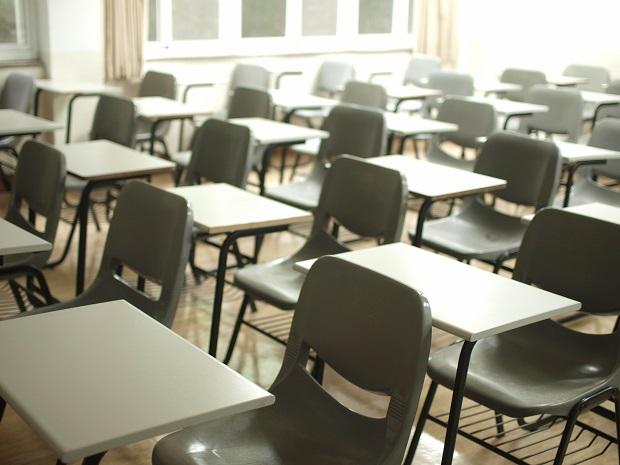 une salle de classe vide