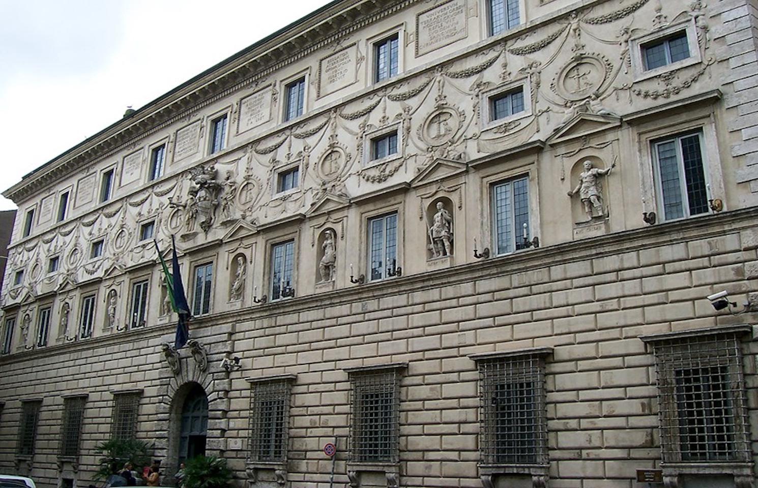 vue de la façade du palais Spada