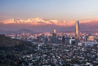 La ville de santiago bordée par les Andes