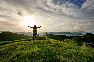 personnage dans les monts Apuseni