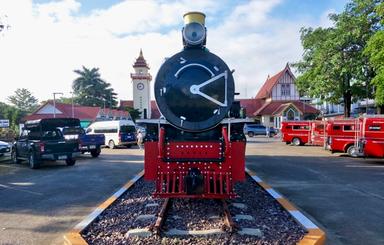 un train dans la gare de Chiang Mai