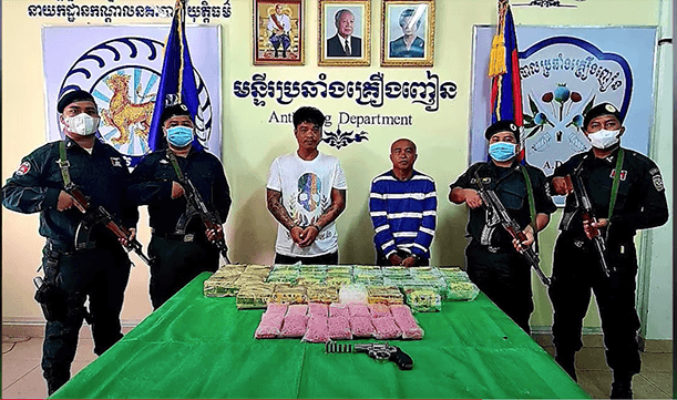 prise de drogue par la police cambogiennne 