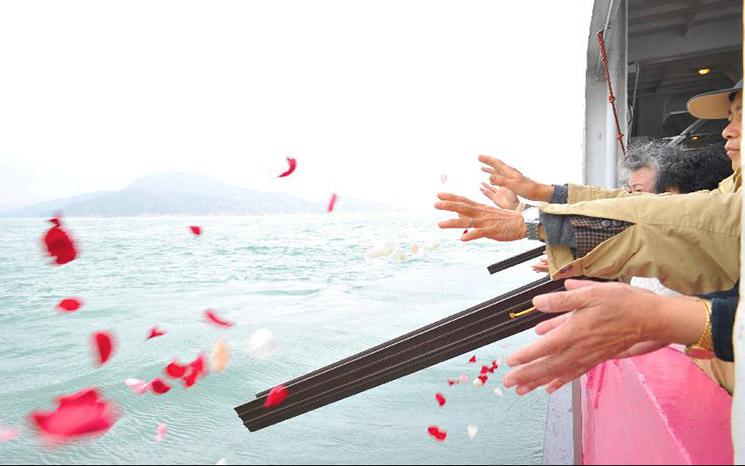 Cendres dispersées à la mer à Hong Kong