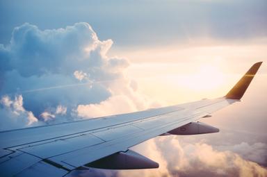 Avion en plein vole