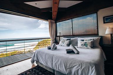 wade-momberg-Chambre d'hotel avec vue sur la mer