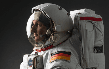 Matthias Maurer en combinaison d'astronaute