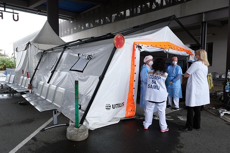 état d'urgence covid 19 devant l'hopital du médipôle de Nouméa 