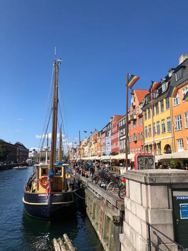 Nyhavn, maisons colorées et bateaux