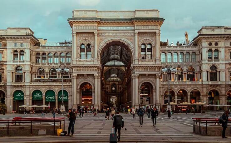 place de milan avec la galerie victor emmanuel