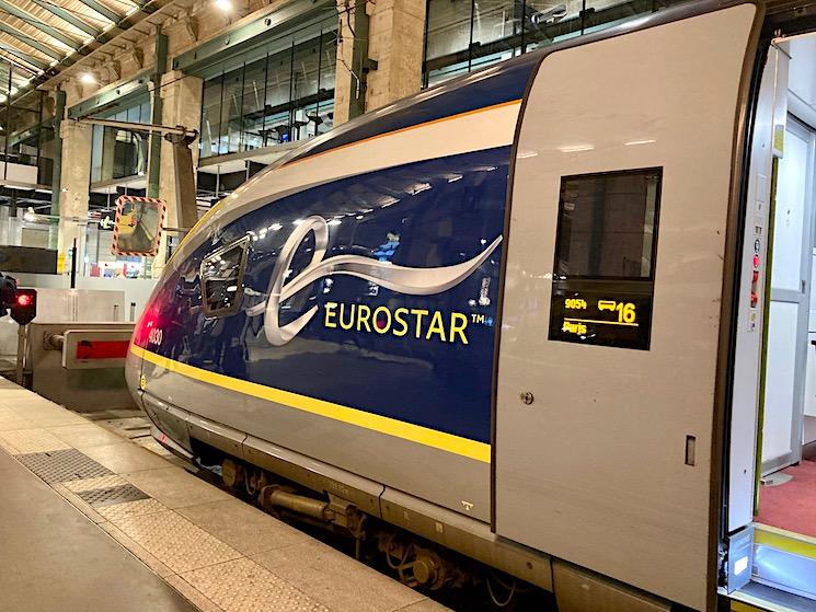 Eurostar arrivée d'un train en à Paris gare du nord