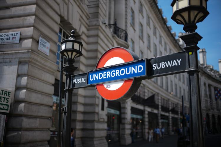 entrée du métro londonien