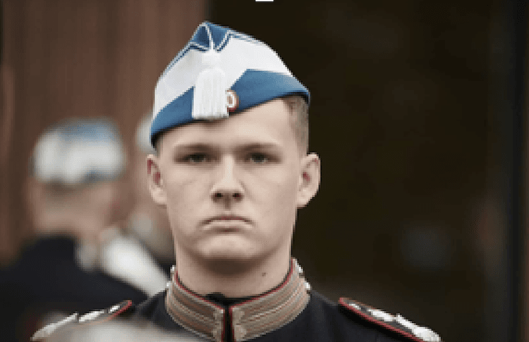 Marius Løfqvist en uniforme de la garde royale 