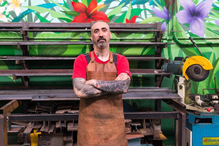 Vincent Castell à São Paulo dans son atelier La Forge Étrange