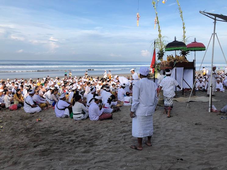 melasti Nyepi Bali ceremonie