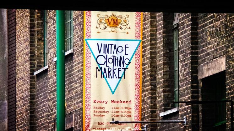 Le Vintage Clothing Market