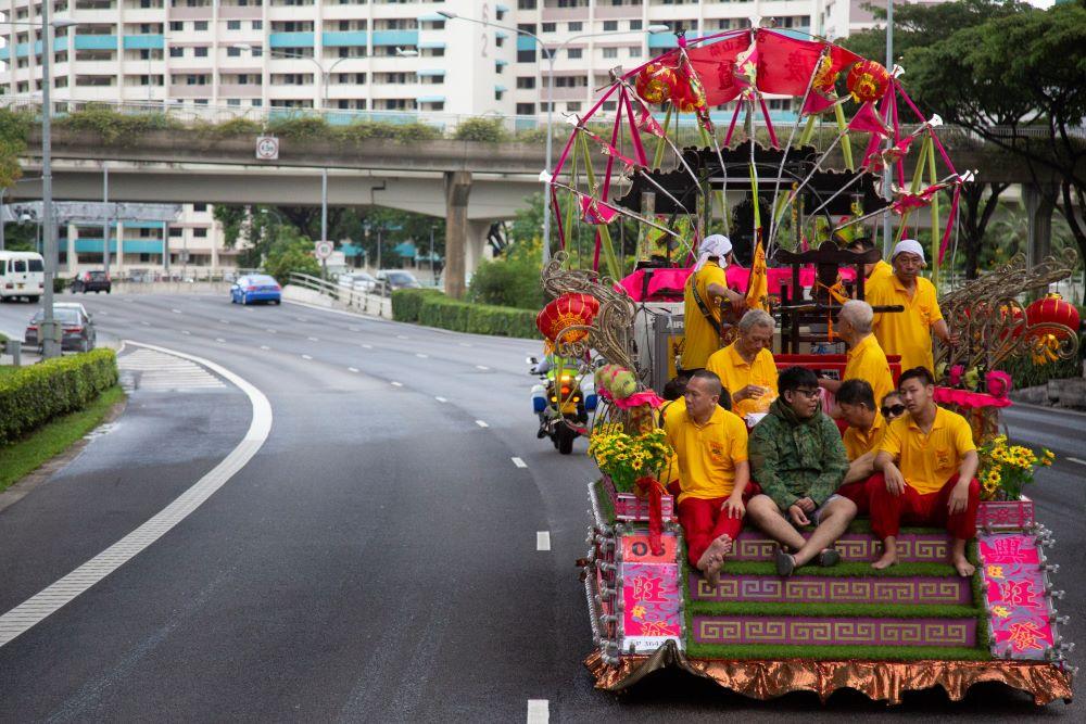 Camion décoré sur une route de Singapour 