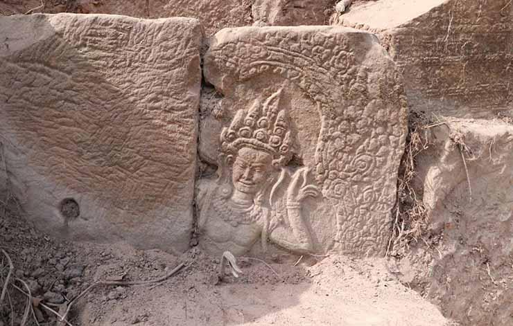 apsara sous la porte ouest d'Angkor thom