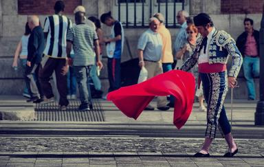 un torero espagnol en tenue traditionelle 