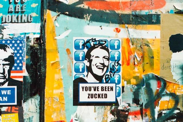 Affiche faisant référence à Marc Zuckerberg, le créateur de Facebook