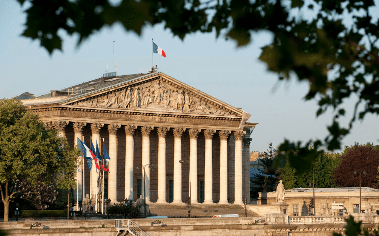 La colonnade de l'Assemblée nationale 