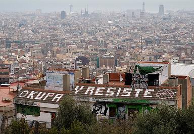 un graffiti en faveur des squatteurs à Barcelone