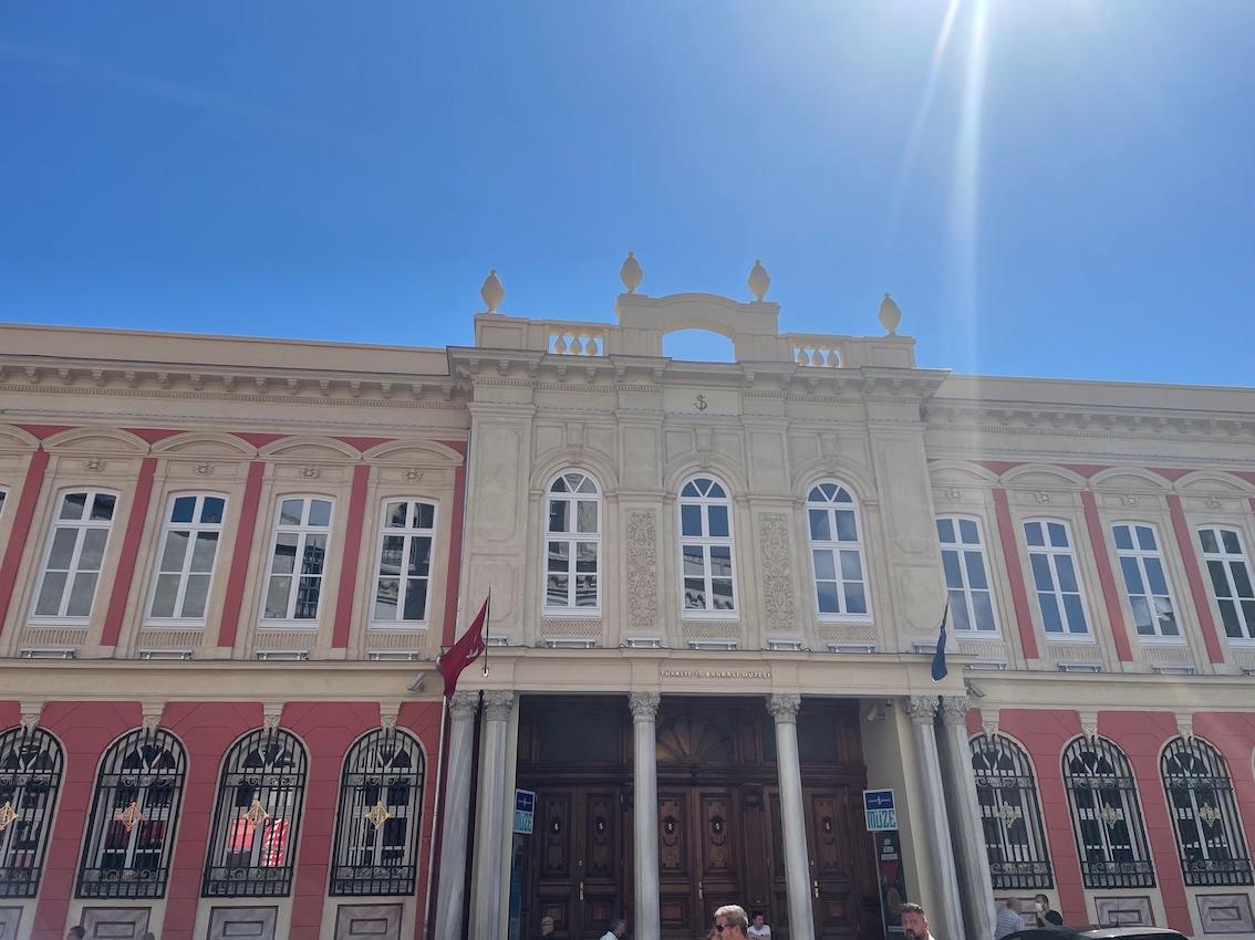 Bâtiment de l’ancienne banque de Turquie, situé sur la rive européenne, à Eminonü